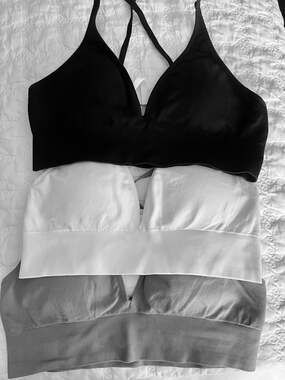 Set of 3 Seamless V-Neck Criss-Cross Back Yoga Bralettes